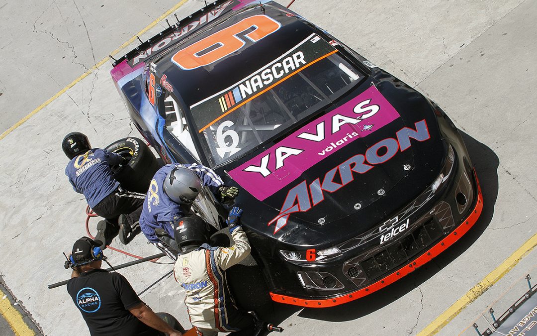 Rogelio López marca 5 fechas como líder en NASCAR México Series 2022